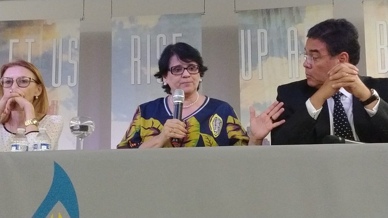 Ministra durante palestra à comunidade brasileira de Pomplano Beach