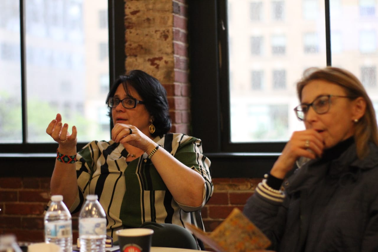 Ministra Damares Alves e secretária Ângela Gandra acompanham apresentação sobre o Emub