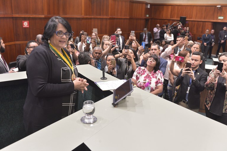 Ministra Damares lança campanha contra o suicídio e automutilação em Goiás