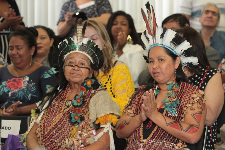 Durante o lançamento de documentário, ministra Damares Alves defende a inclusão da pessoa idosa indígena
