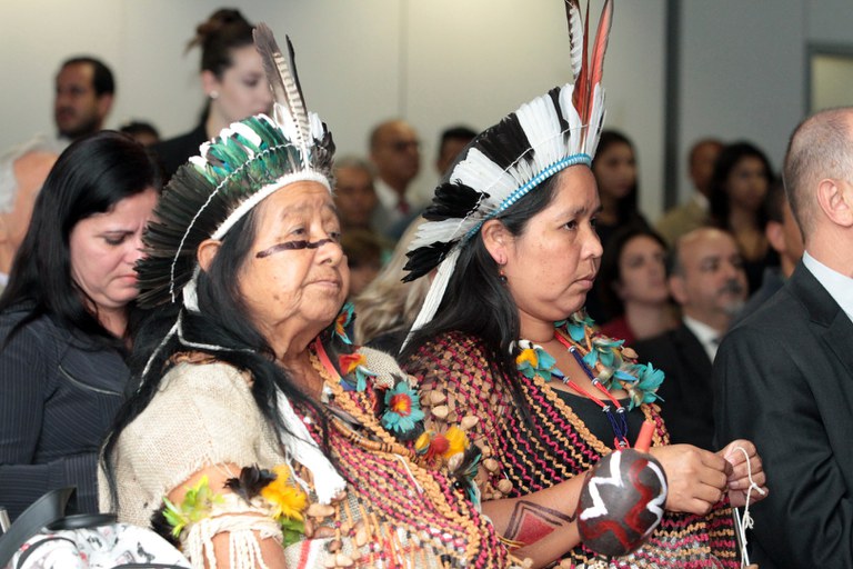 Durante o lançamento de documentário, ministra Damares Alves defende a inclusão da pessoa idosa indígena