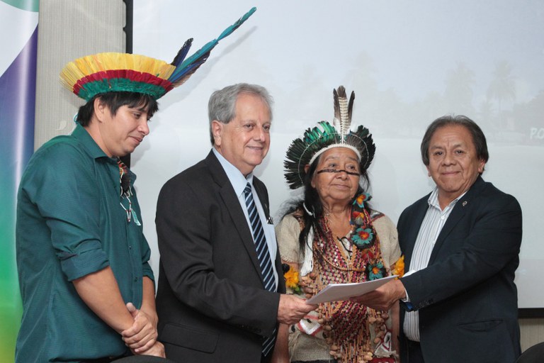 Durante o lançamento de documentário, ministra Damares Alves defende a inclusão da pessoa idosa indígena