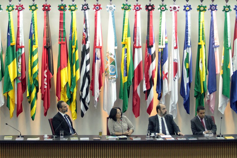Ministra Damares anuncia mudanças na Comissão de Anistia durante evento em Brasília. (Foto: Willian Meira - MMFDH).