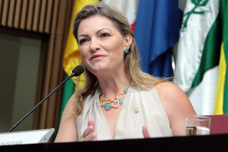 Deputada Federal Aline Sleutjes, participou o seminário “Projeção da Mulher e o Equilíbrio Trabalho e Família - caminhos para pensar políticas públicas eficazes”, nesta sexta-feira (15), em Brasília. (Foto: Willian Meira - MDH)