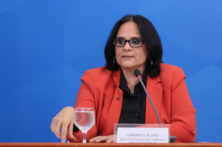Ministério celebra lei que obriga comparecimento de agressor de mulher a programa de recuperação