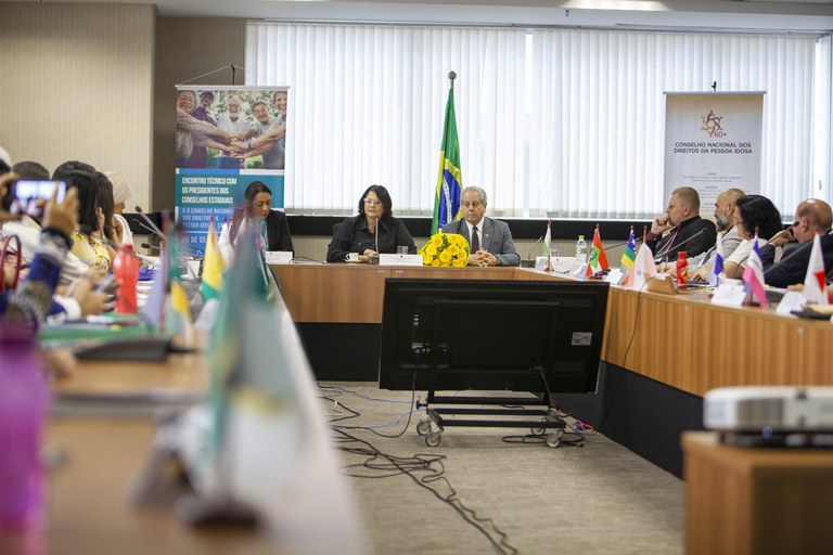 Ministério realiza encontro de conselhos de direitos da pessoa idosa