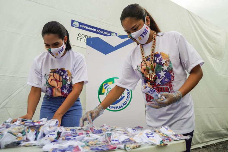 Ministério entrega máscaras a imigrantes venezuelanos em Roraima