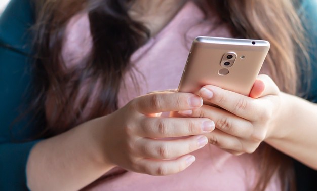 Disque 100 amplia rede de proteção a crianças e adolescentes por meio de aplicativos e redes sociais na internet