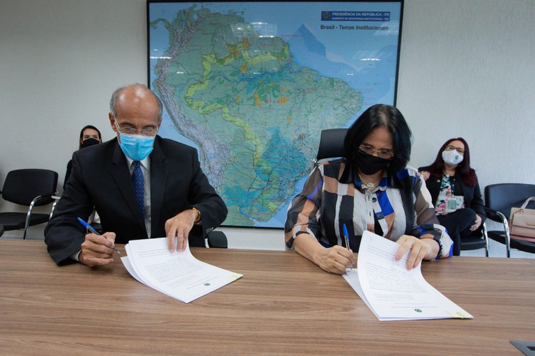 Acordo de cooperação cria canal exclusivo para médicos no âmbito do Disque 100 e Ligue 180