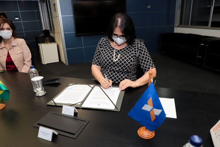 Acordo com a Caixa prioriza ações de enfrentamento à violência contra a mulher