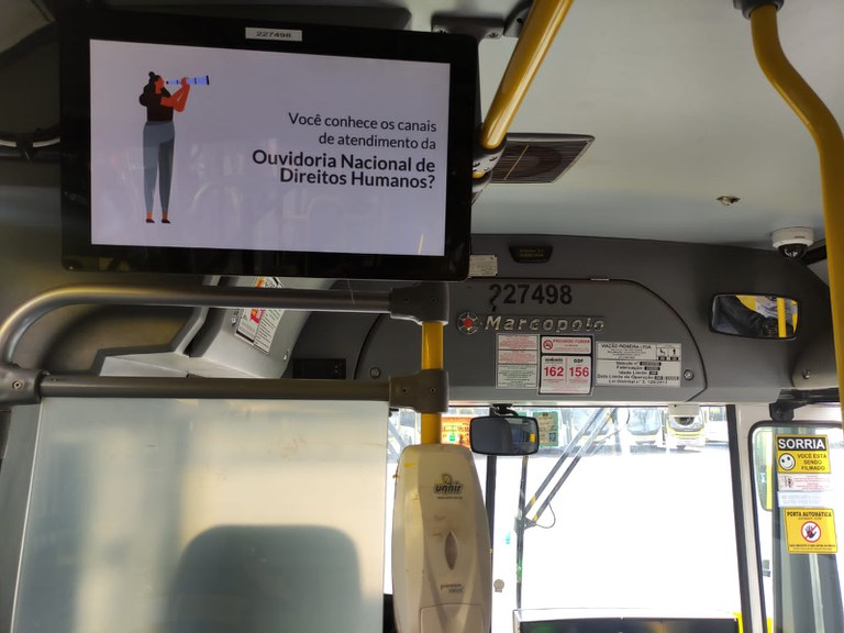 Ônibus do Distrito Federal divulgam canais de denúncia de violação de direitos