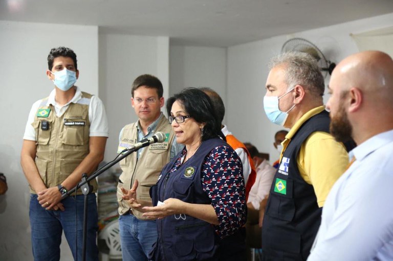 Comitiva do Governo Federal presta apoio à população atingida pelas chuvas