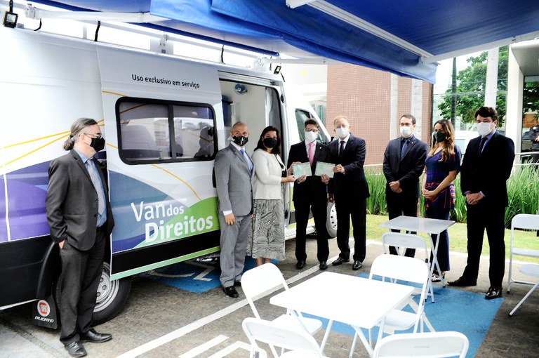 Goiás recebe duas Vans dos Direitos para atendimento da população mais vulnerável