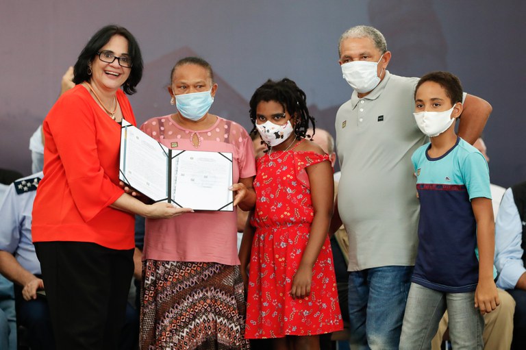 Governo Federal entrega 125 títulos de propriedade de terra no Maranhão