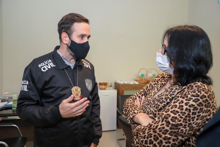 Ministra Damares Alves alerta sobre a violência contra crianças para prefeitos de Minas Gerais