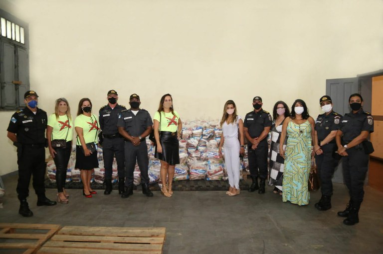 Mulheres fluminenses em situação de vulnerabilidade social recebem 900 cestas de alimentos