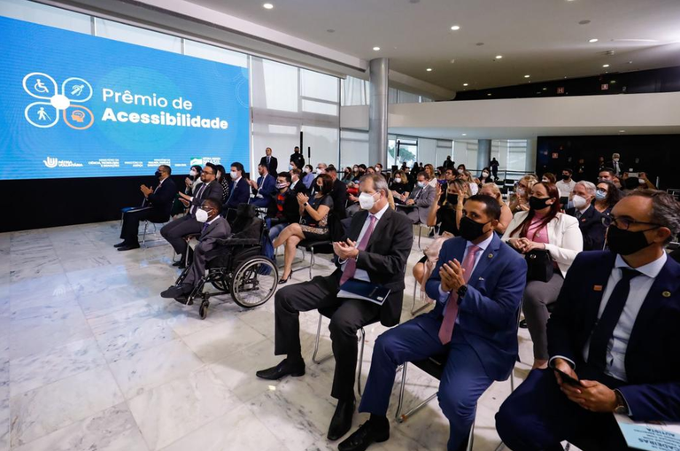 Premiação simbólica vai reconhecer iniciativas que promovem a acessibilidade para pessoas com deficiência