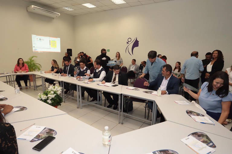 Governo Federal apresenta ações para enfrentamento da violência contra crianças indígenas a gestores de Roraima