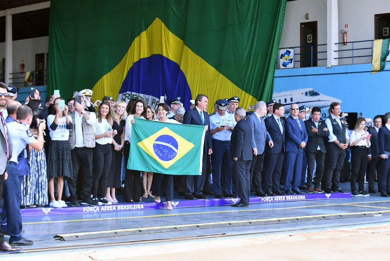 Brasileiros e estrangeiros vindos da Ucrânia desembarcam no país após ação conjunta do Governo Federal