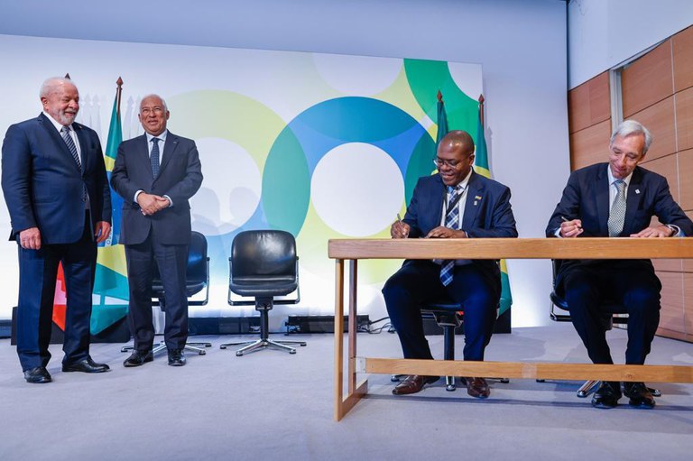 Ministro Silvio Almeida assina acordos bilaterais na área de Direitos Humanos