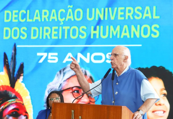 Decreto assinado simbolicamente na data leva o nome do padre Júlio Lancellotti(Foto: Clarice Castro)