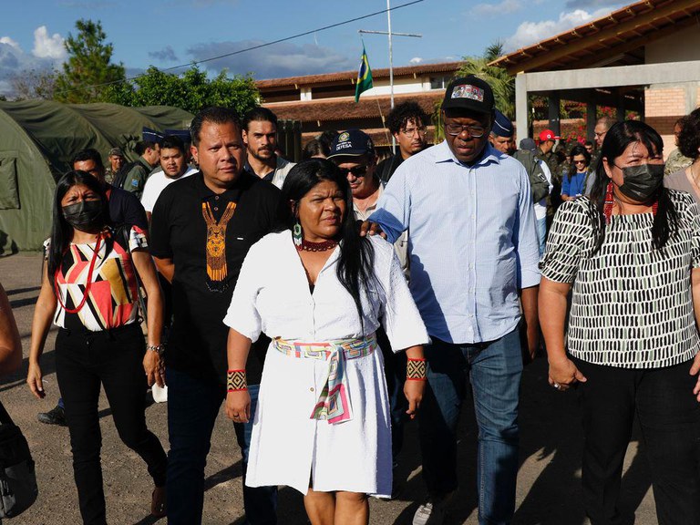 Ministro Silvio Almeida defende resposta firme e duradoura sobre tragédia que assola os Yanomamis