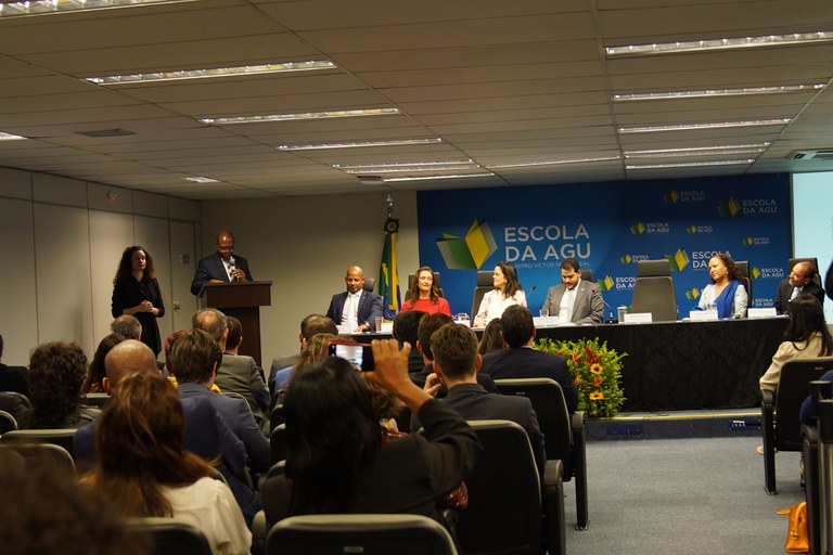 Aula magna de Silvio Almeida inaugura atividades do Comitê de Diversidade e Inclusão da AGU