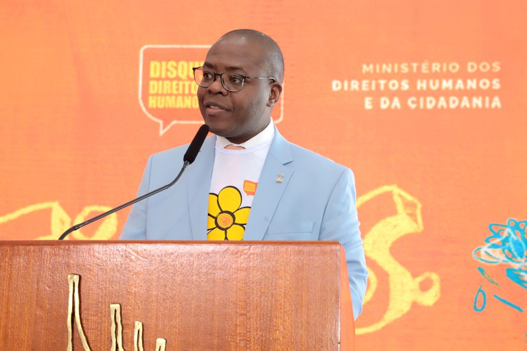 18 de maio: Silvio Almeida conclama instituições e sociedade a defender o futuro, a proteção e o respeito a todas as crianças e adolescentes do Brasil