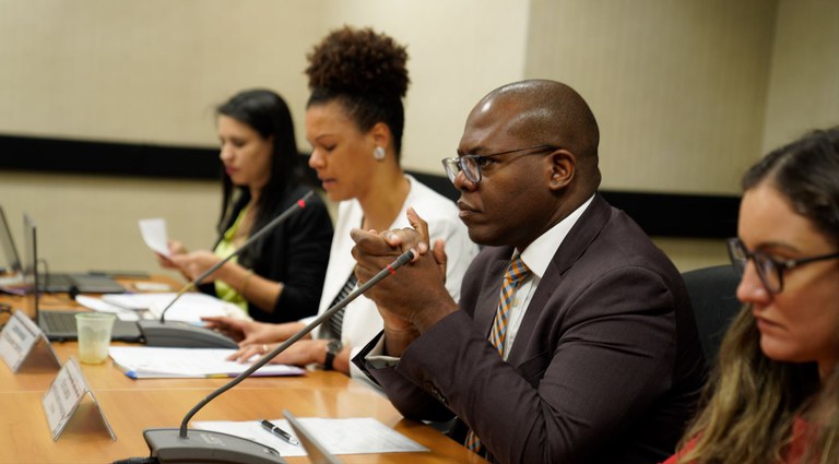 Em reunião ordinária da Conatrae, ministro Silvio Almeida defende permanência do órgão no MDHC