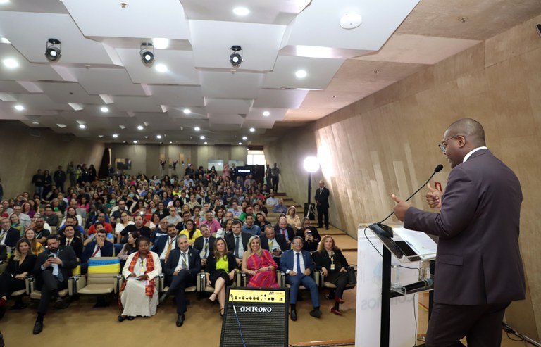 Nos Correios, Silvio Almeida defende valorização dos trabalhadores para que o serviço público seja entregue com qualidade