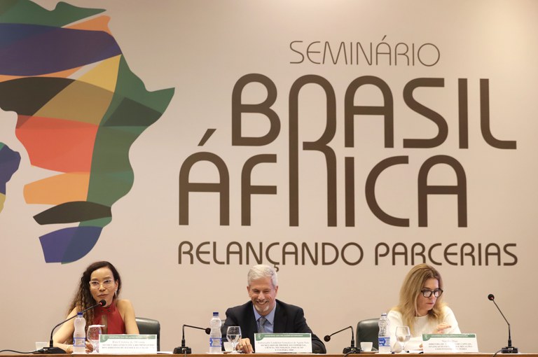 Secretária-executiva Rita de Oliveira participa do Seminário "Brasil-África: relançando parcerias”