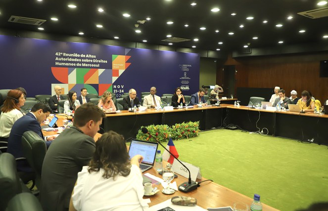 Estados Partes Brasil, Uruguai, Paraguai e Argentina; além dos Estados Associados Colômbia e Chile fizeram parte do encerramento da 42ª Reunião