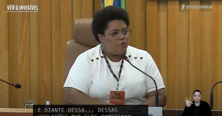 A ativista Mirtes Renata durante seminário no TST