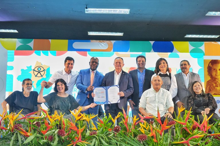 Silvio Almeida prega respeito à cidadania de pessoas com deficiência como condição para crescimento do Brasil