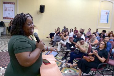 Macaé durante fala no fórum permanente (Foto: Raul Lansky)