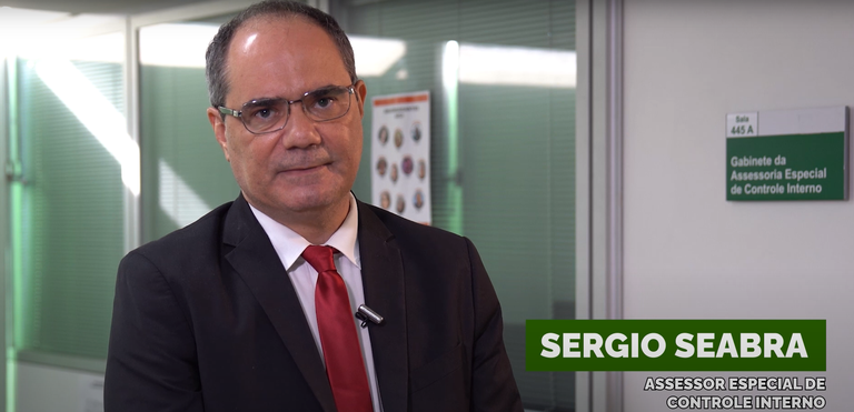 Nas redes sociais, assessor especial Sérgio Seabra planeja novas ações para 2024 e reforça o compromisso do MDHC com ética e integridade