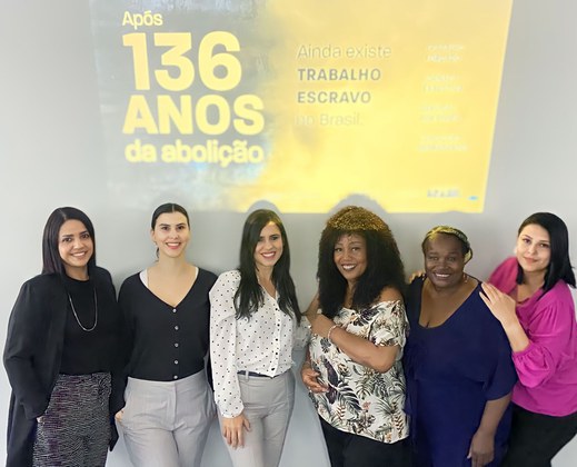 Gestoras do MDHC após capacitação na Central do Disque 100 (Foto: Divulgação/MDHC)