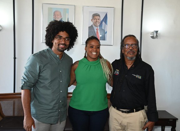 Marcelo Lemos Filho (à esquerda), recebeu Fernanda Thomaz, do MDHC, João Jorge Rodrigues, da FCP, e suas equipes. (Foto: Thales Albieri - IPAC/BA)