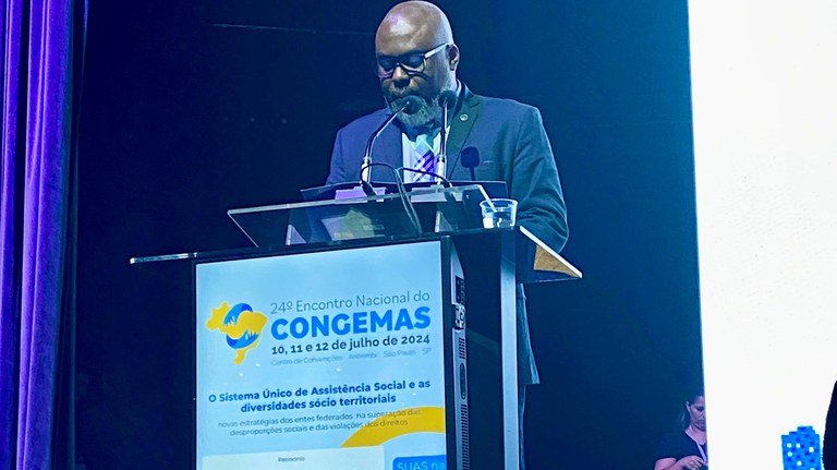 Em evento de assistência social, Bruno Teixeira destaca papel de gestores municipais nas políticas de atenção e cuidado