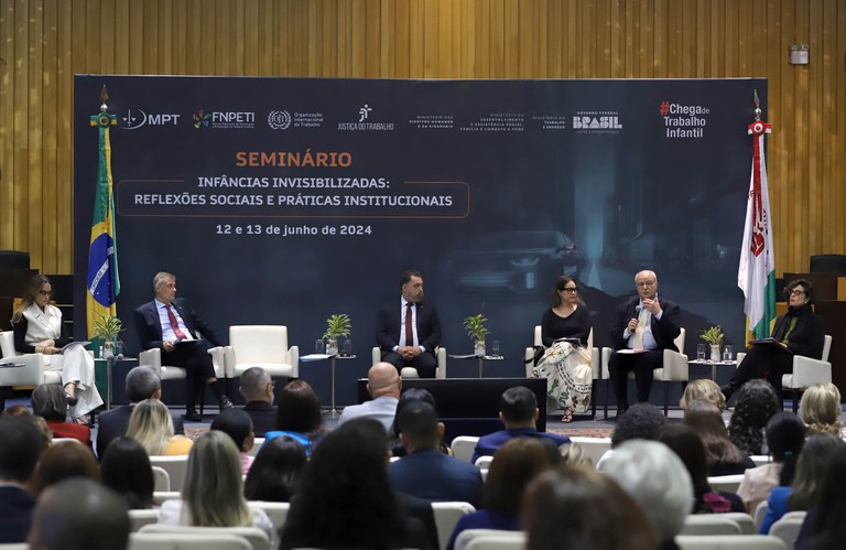 Direitos humanos participa de seminário e apresenta ações de enfrentamento e combate ao trabalho infantil