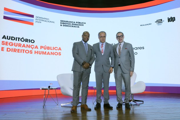 O encontro foi moderado pelo advogado Vicente Cândido e contou com a presença do ex-secretário nacional de Segurança Pública Luiz Eduardo Soares