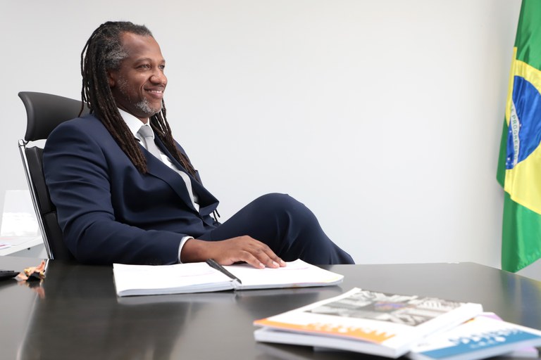 Alexandre da Silva dialoga com sociedade em live sobre saúde mental de pessoas idosas negras