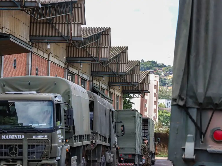 Direitos Humanos mobiliza Marinha do Brasil para doação de mantimentos a famílias LGBTQIA+