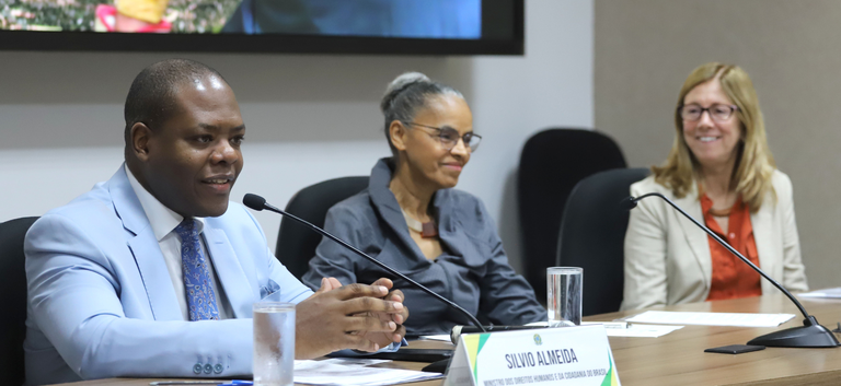 “Ser mulher é uma categoria política das mais relevantes”, diz Silvio Almeida em evento alusivo ao 8 de março no MMA