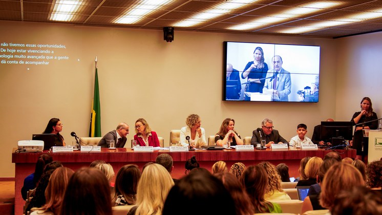 Gestores públicos debatem ações dos Três Poderes pelos direitos das crianças e dos adolescentes (Foto: Stéff Magalhães)