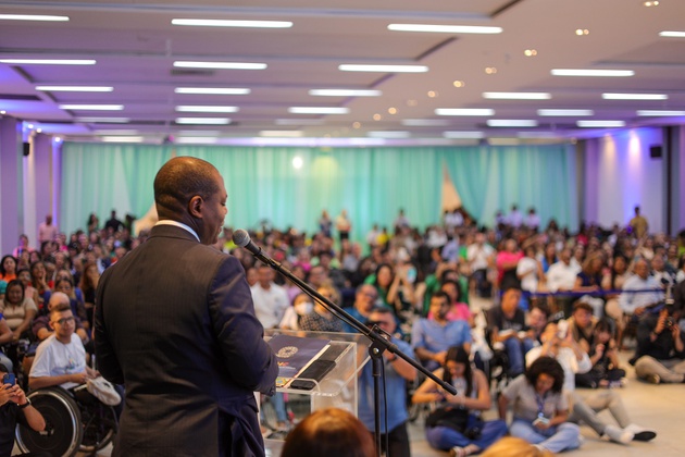 O ministro Silvio Almeida enalteceu a participação social durante a conferência estadual (Foto: Tatiana Nahuz)
