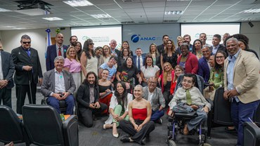 Gestores posam após abertura do fórum (Foto: Gabriela Matos) 