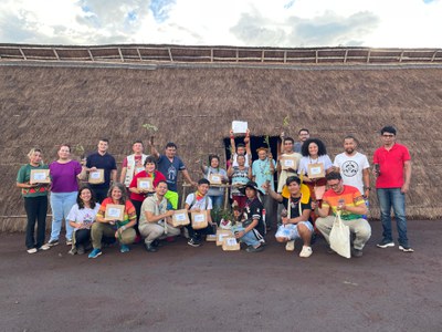 Comitiva visitou tradicional Casa de Reza Guarani-Kaiowá(Foto: Wesley Lima)