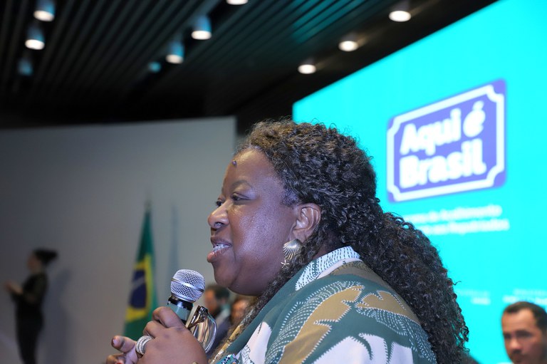 Governo Federal lança programa "Aqui é Brasil" para acolhimento humanitário de brasileiros repatriados e deportados