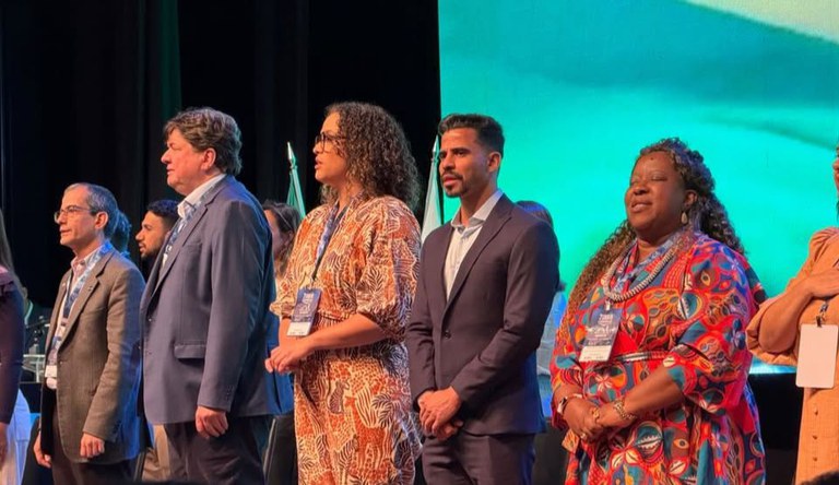 Ministra Macaé Evaristo defende democracia e fortalecimento das políticas sociais em encontro do CONGEMAS